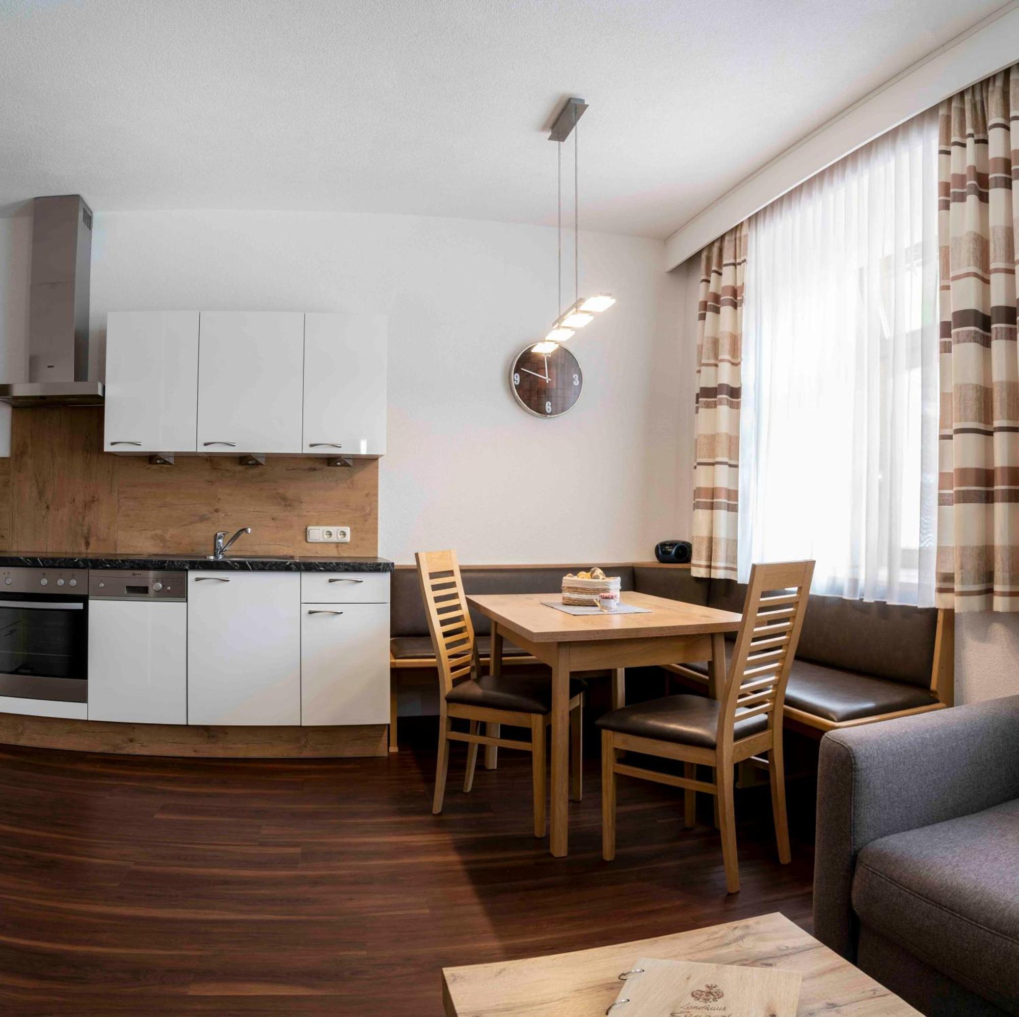 Landhaus Zangerl - Kobelerhof ランデック 部屋 写真