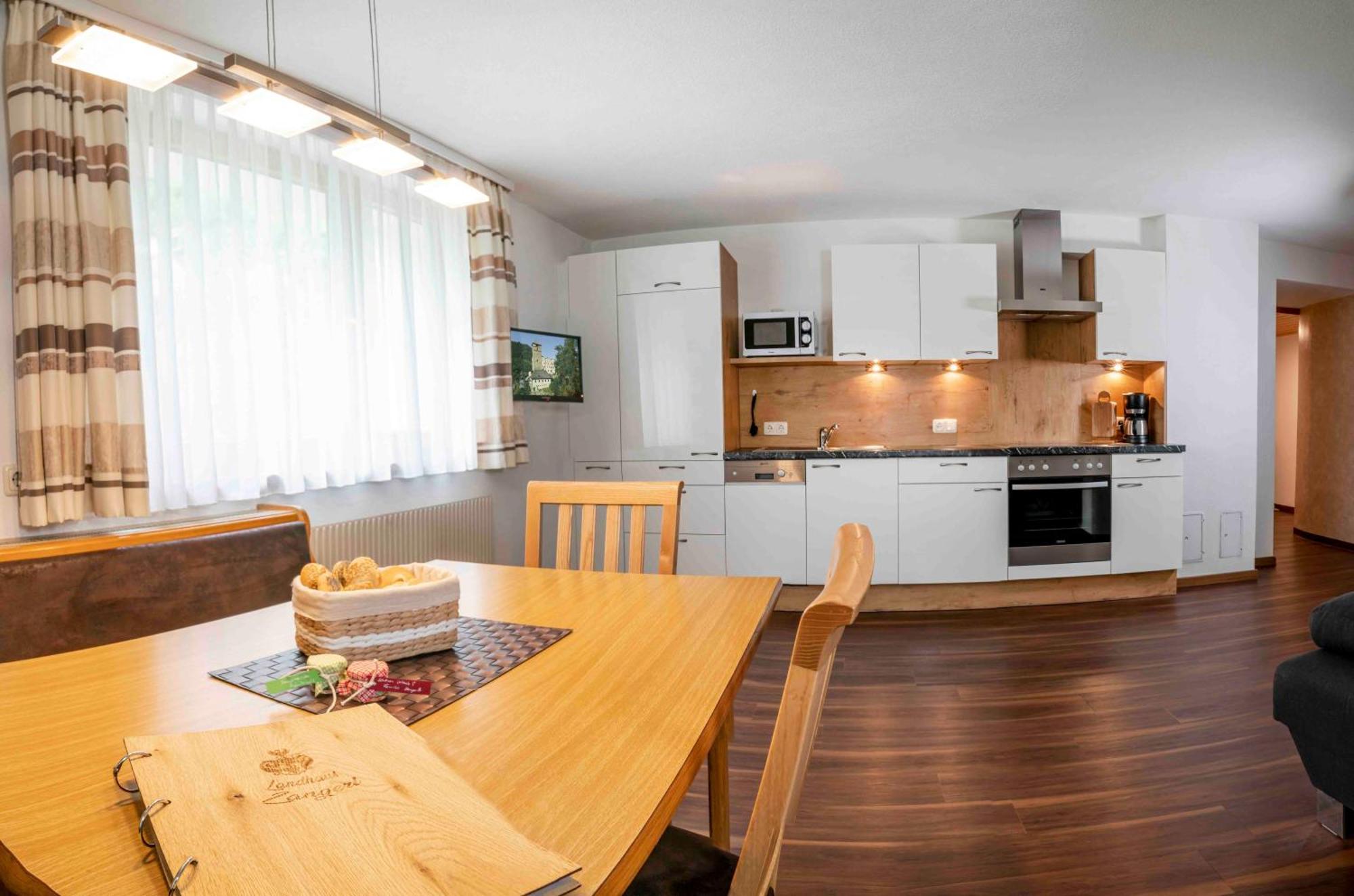 Landhaus Zangerl - Kobelerhof ランデック 部屋 写真
