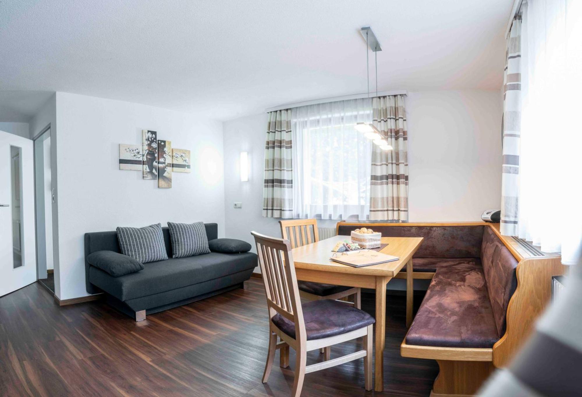 Landhaus Zangerl - Kobelerhof ランデック 部屋 写真