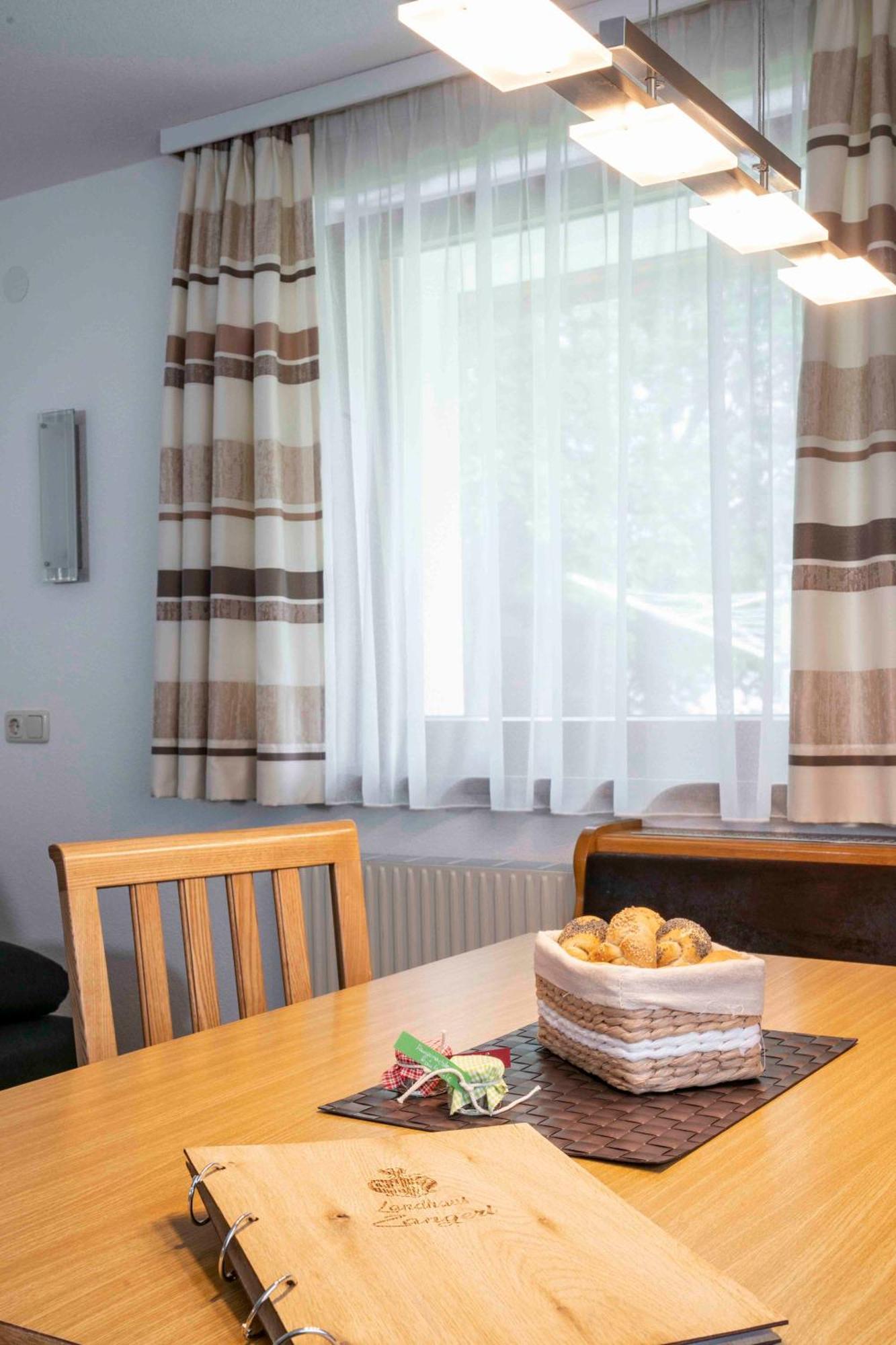 Landhaus Zangerl - Kobelerhof ランデック 部屋 写真
