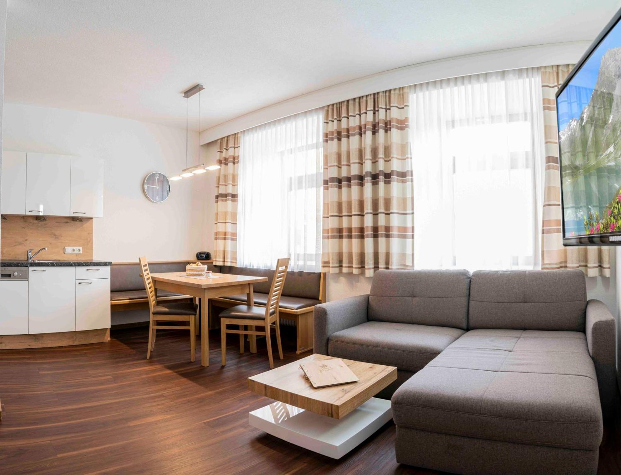 Landhaus Zangerl - Kobelerhof ランデック 部屋 写真